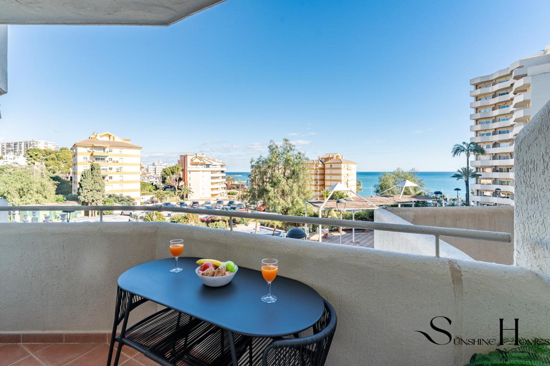 Seaview Beachfront Studio With Aqua Park & Balcony Бенальмадена Екстер'єр фото