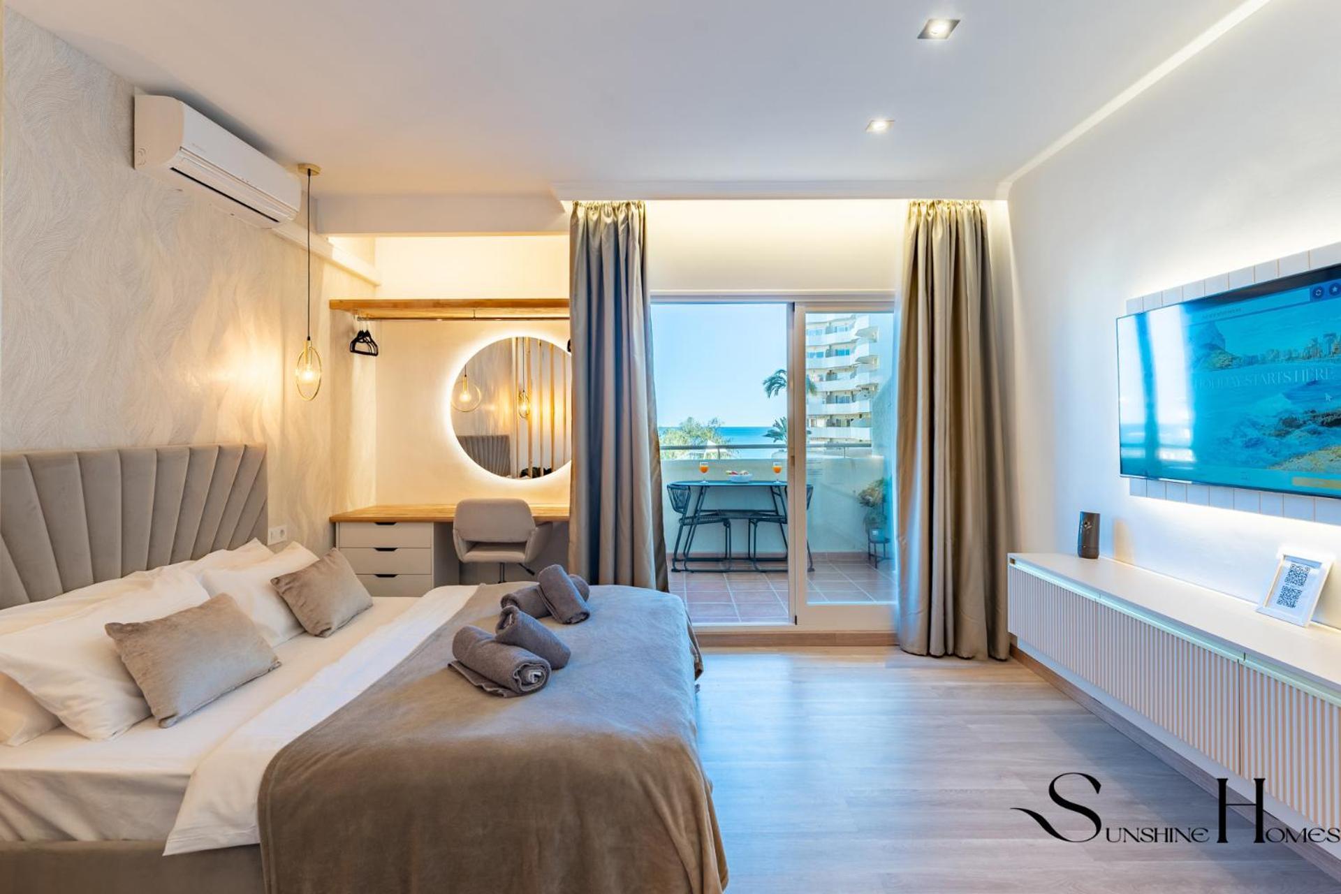 Seaview Beachfront Studio With Aqua Park & Balcony Бенальмадена Екстер'єр фото