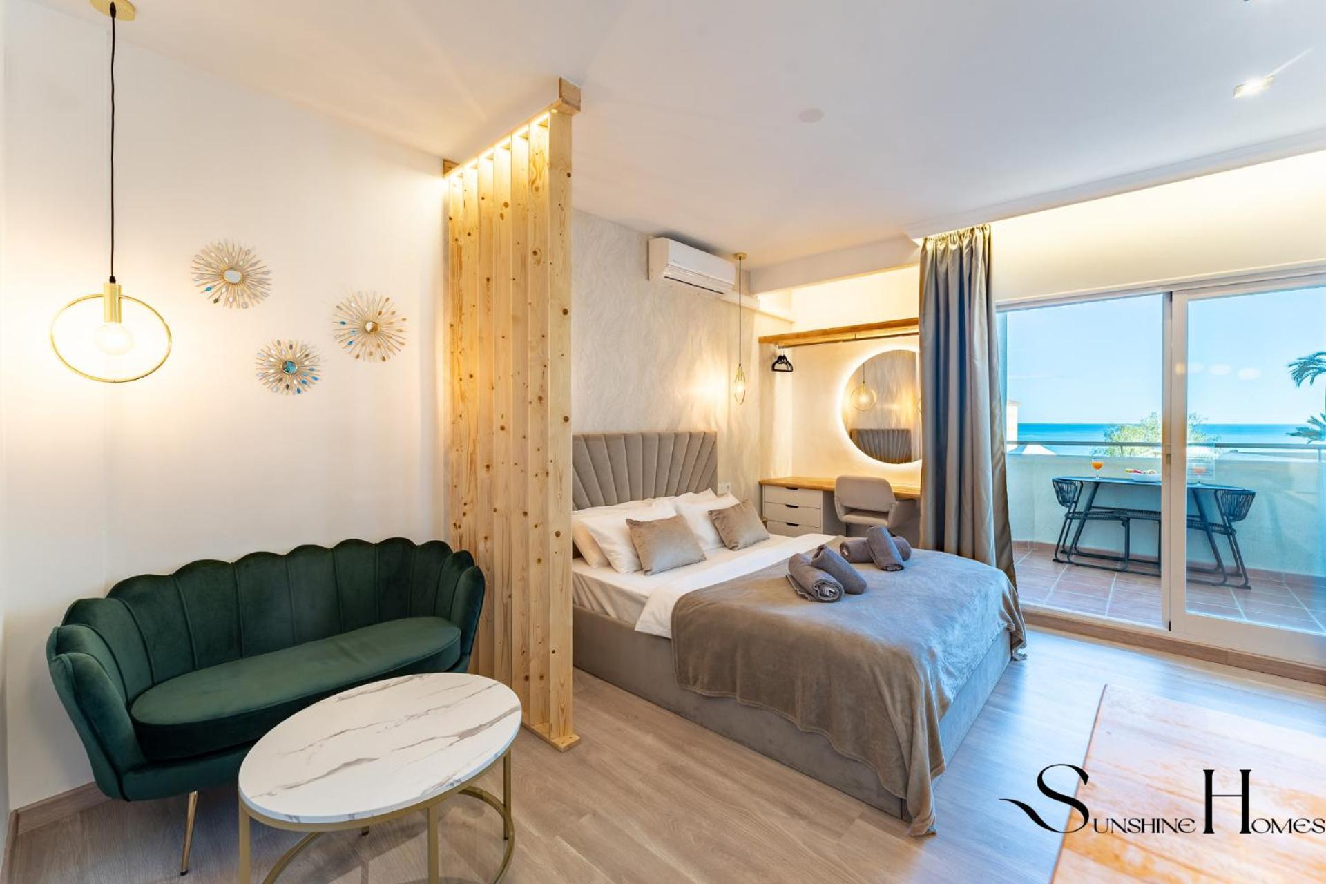 Seaview Beachfront Studio With Aqua Park & Balcony Бенальмадена Екстер'єр фото